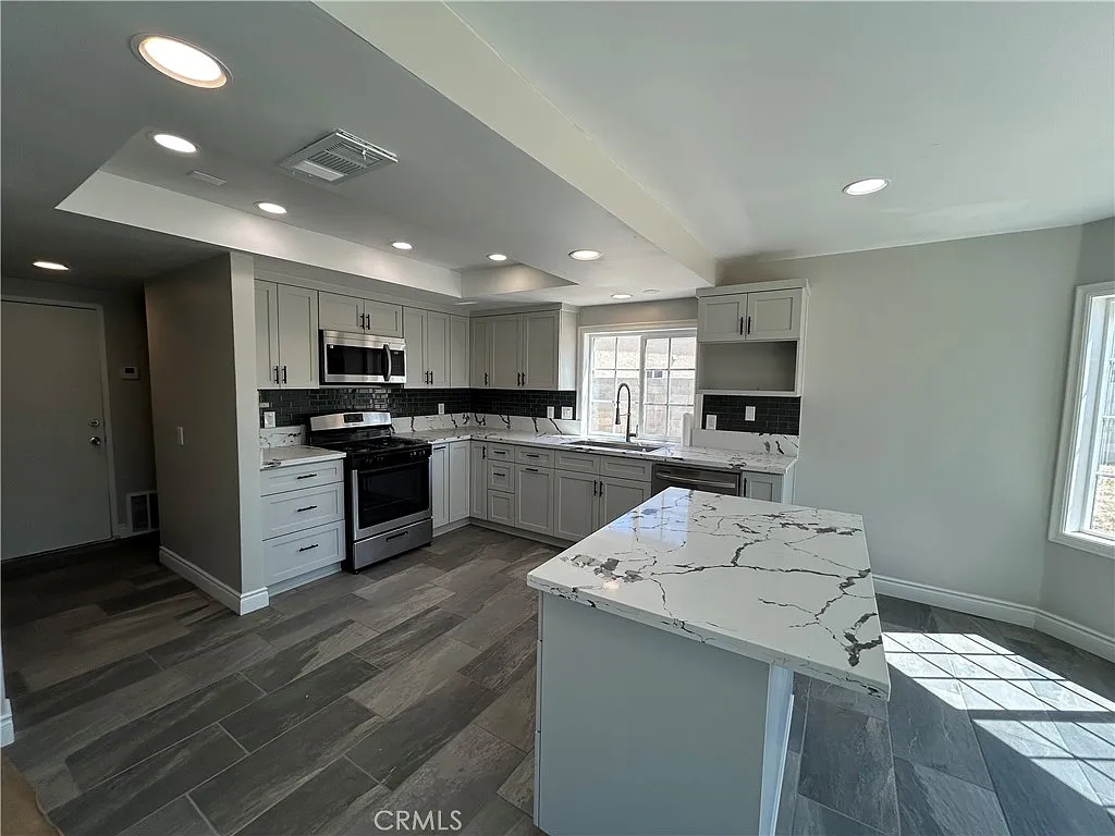 3 bed, 2.5 bath, 1381 sqft, $2,850 — Photo 4