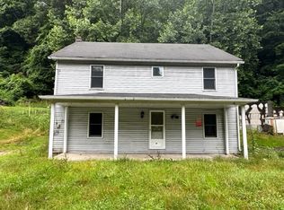 2260 Douglas Run Rd, Sutersville, PA 15083