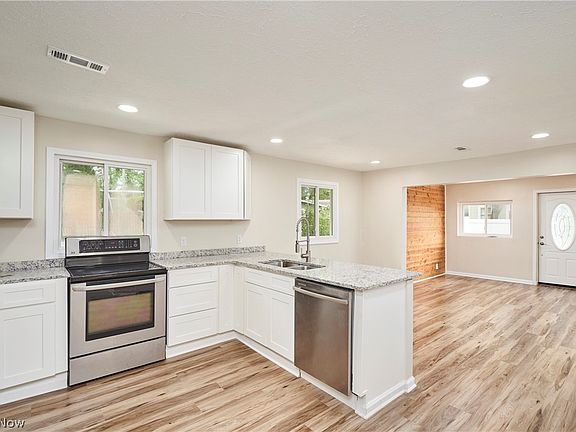 3rd image of 4944 Coleman Dr