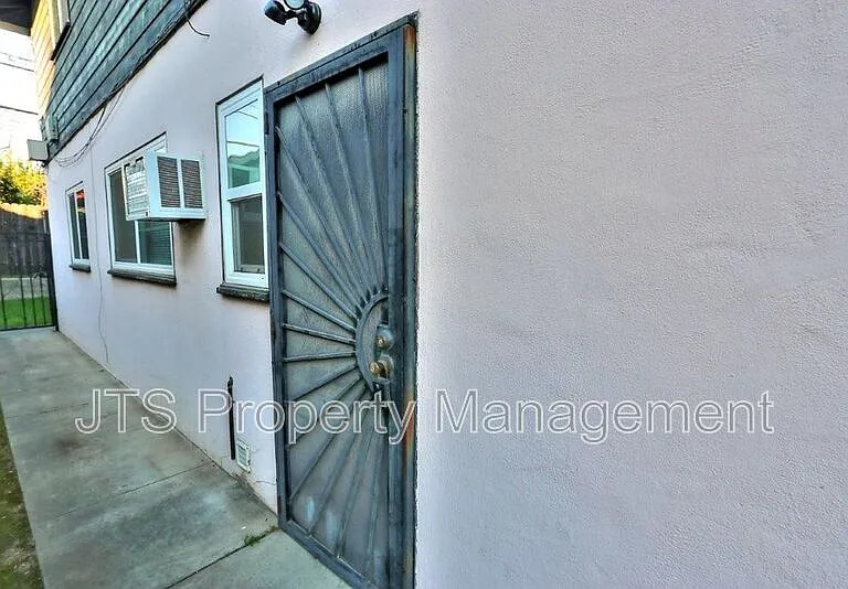 4439 V St #5 — Photo 44