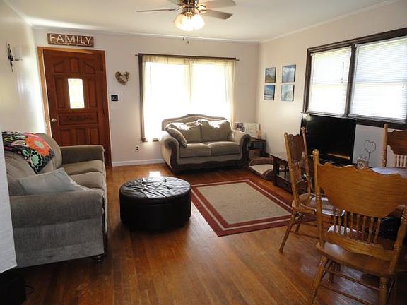 2nd image of 611 Peavler St