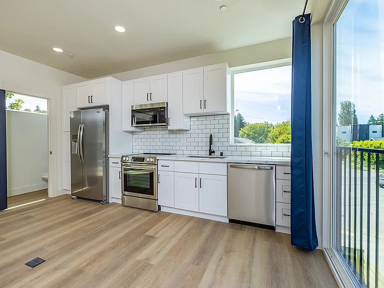 6320A 41st Ave SW — Photo 3