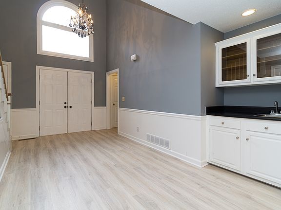 4th image of 625 Mount Victoria Pl