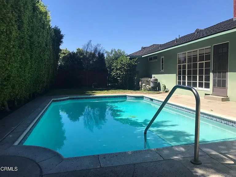 841 W Roses Rd — Photo 34