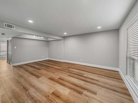 4th image of 10370 Longmont Dr