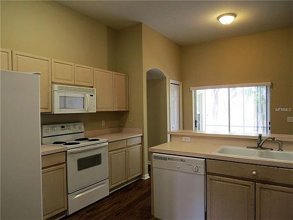 3rd image of 10460 Crestfield Dr