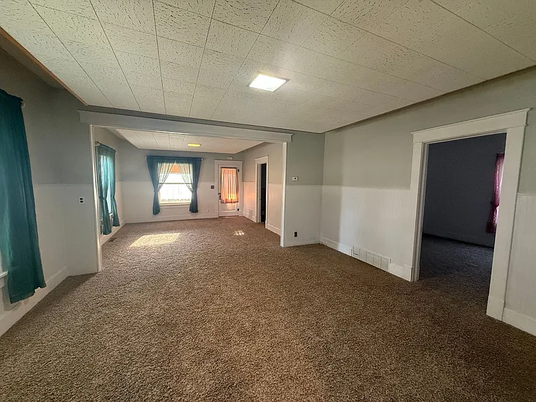 303 Jefferson Ave — Photo 2
