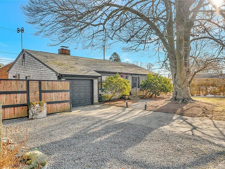 1 Collins Ter — Photo 3