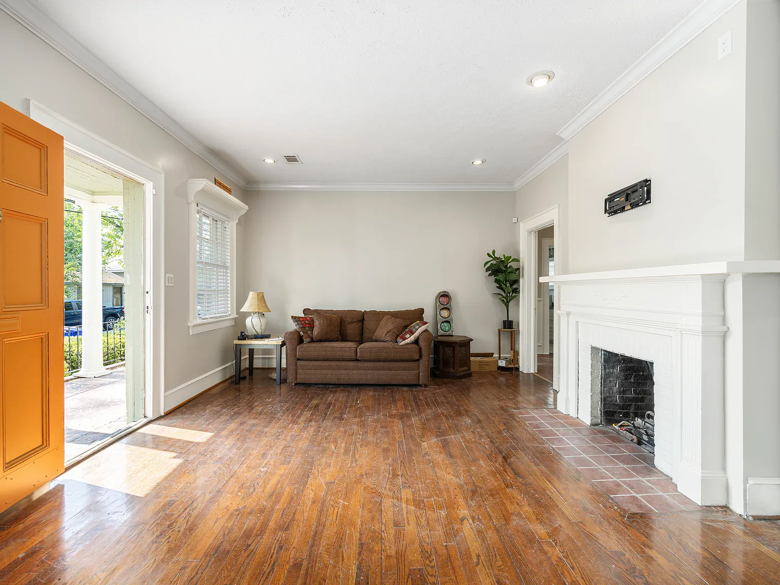 3 bed, 1776 sqft, $2,350 — Photo 2