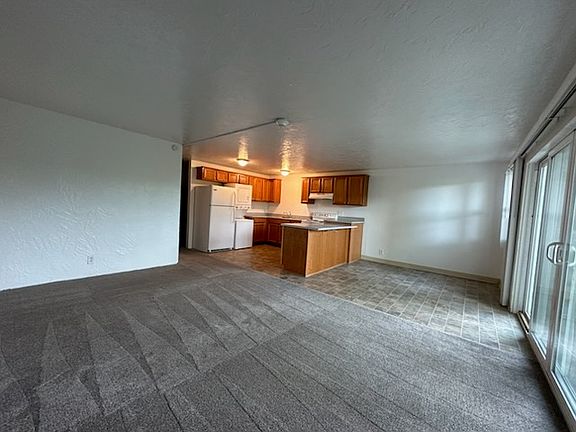4th image of 19781 Front St NE #2B-1Ba-920Sqft