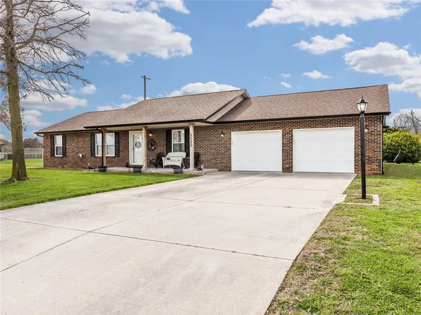 9095 James Ct, New Baden, IL 62265