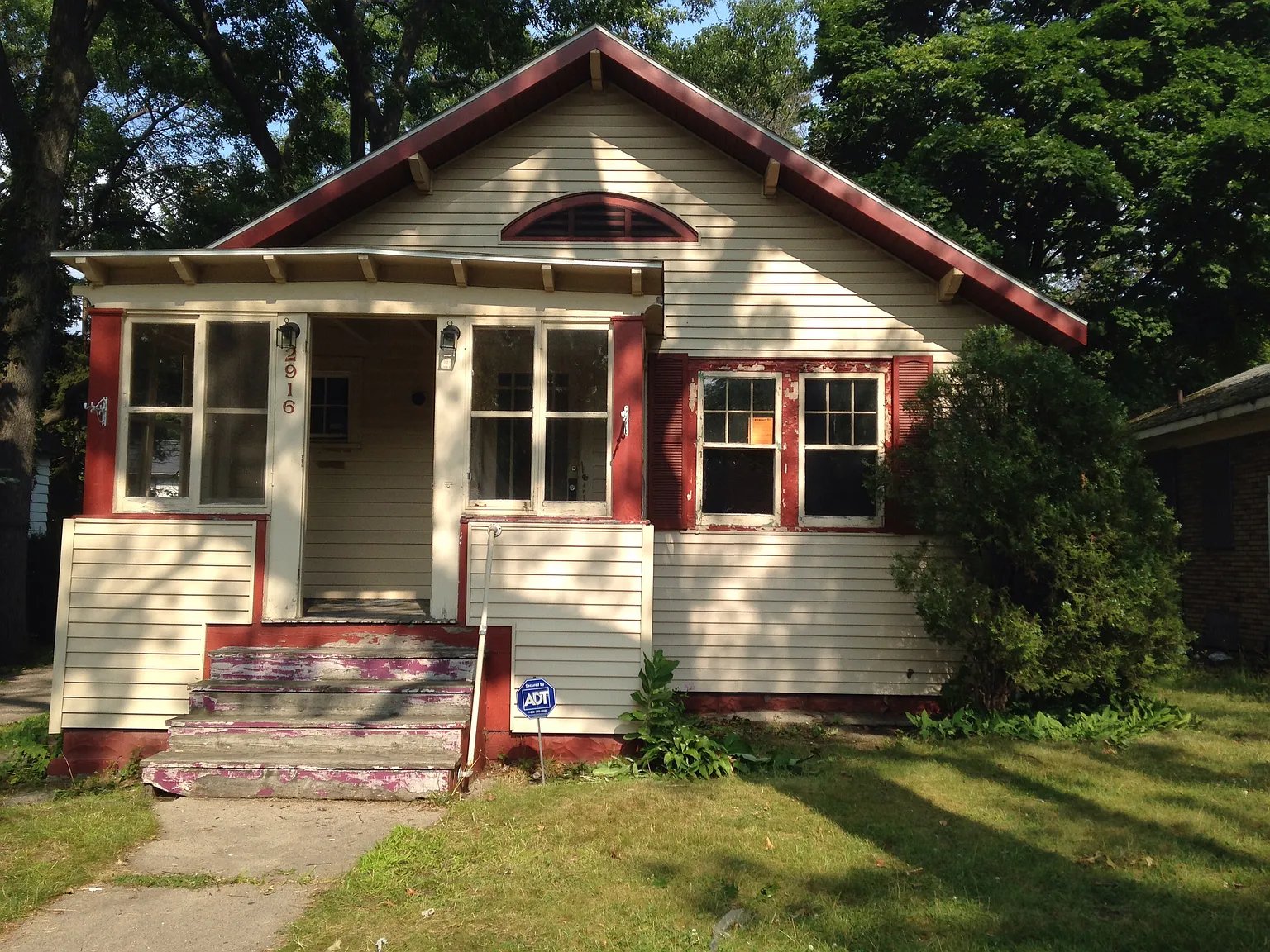 2916 6th St photo 1