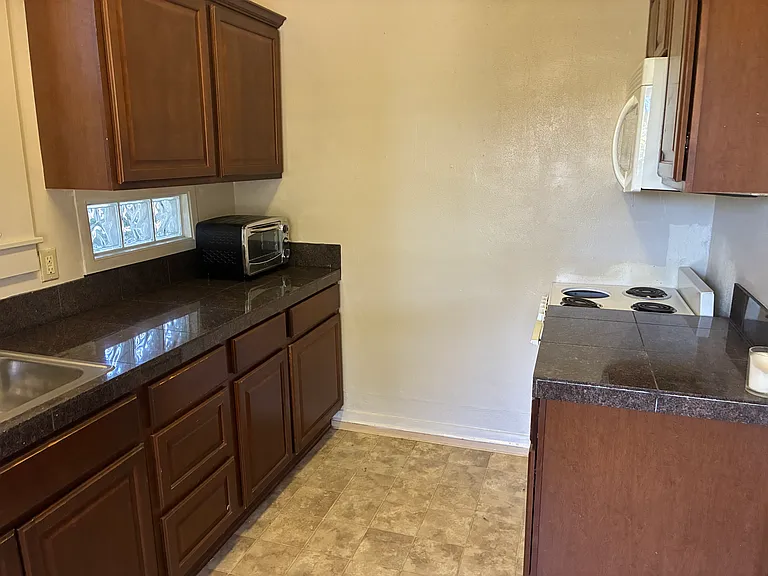1635 Main St — Photo 3