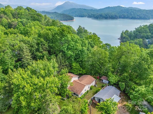 125 Snug Harbor Cir, Lake Lure, NC 28746