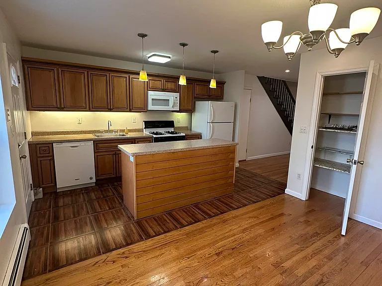 21 Vernon Ave #1 — Photo 6