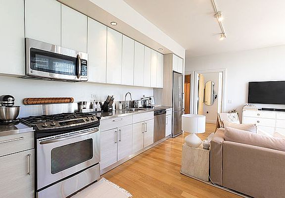 3rd image of 550 W 54th St APT 1820