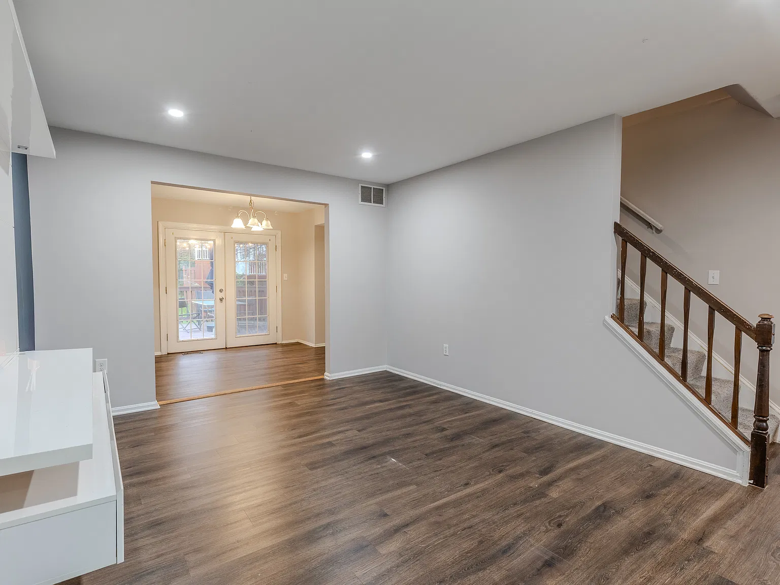 4 bed, 2.5 bath, 2384 sqft, $3,000 — Photo 4