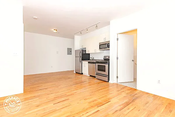 Rented by MySpaceNYC | media 32