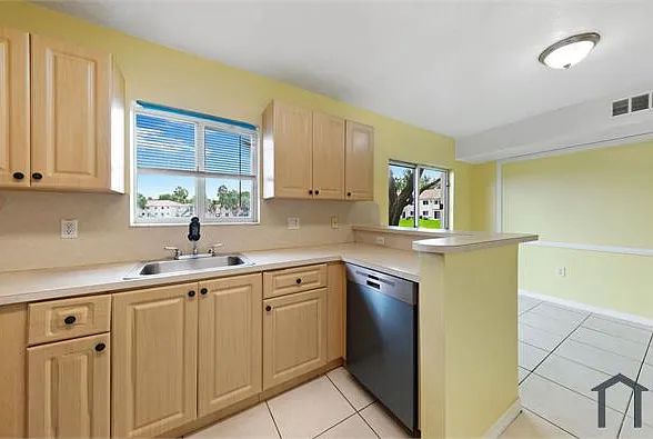3 bed, 1099 sqft, $2,850 — Photo 3