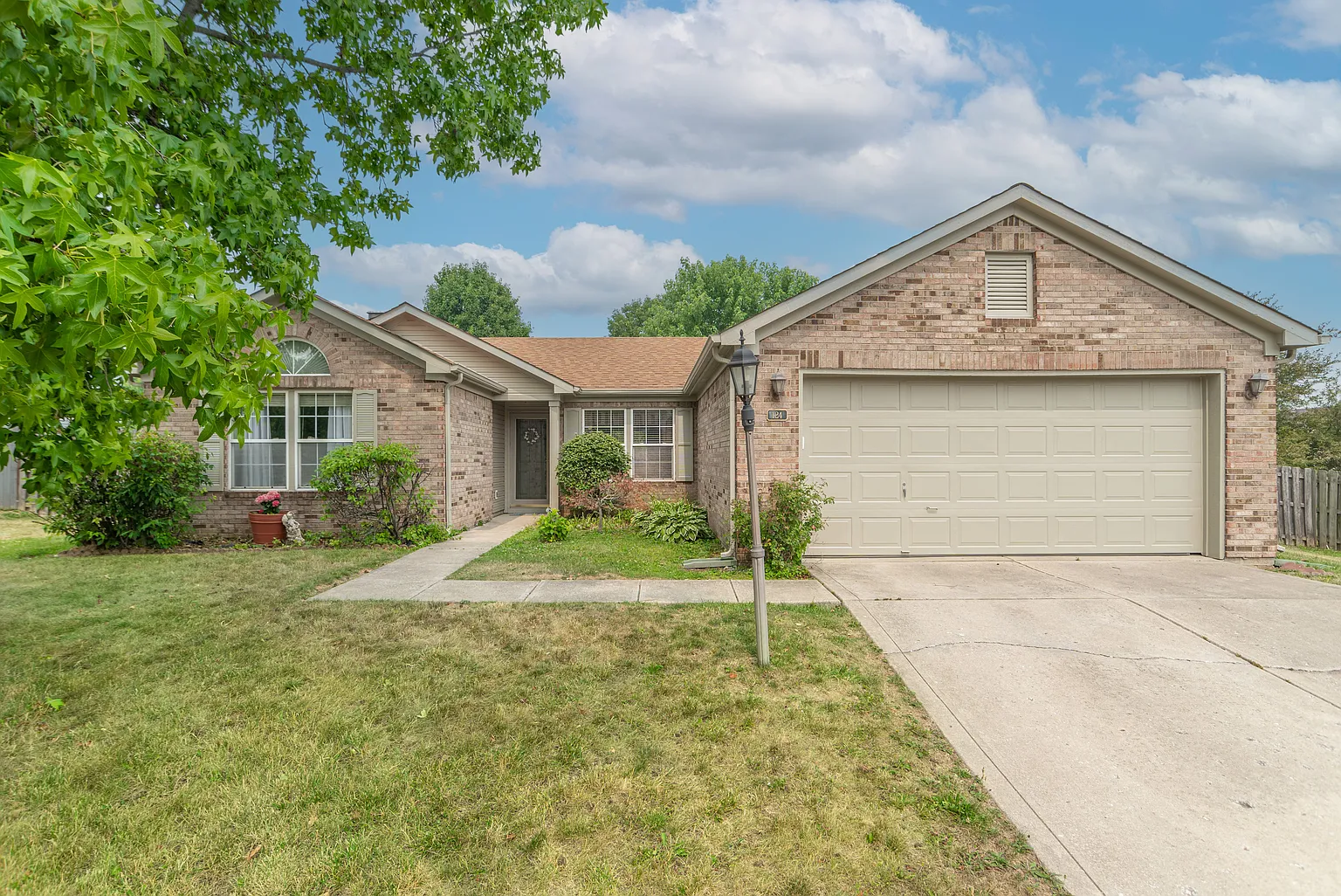 124 Kingsview Dr photo 1