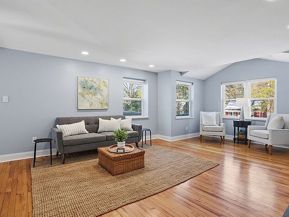 2nd image of 18 Hayward Rd