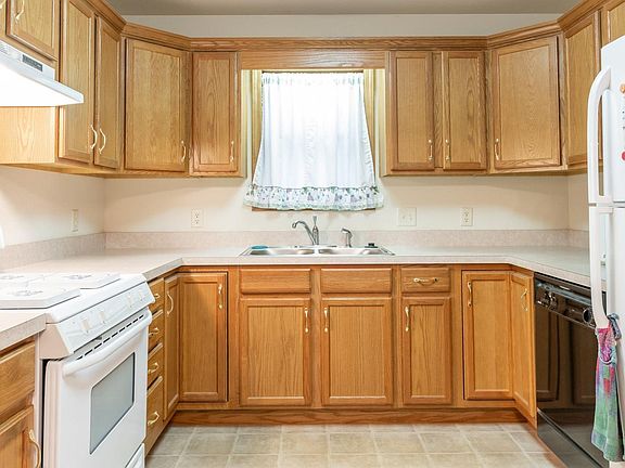 2nd image of 1437 Clover Creek Ln