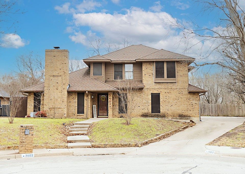 1st image of 2802 N Creekwood Dr