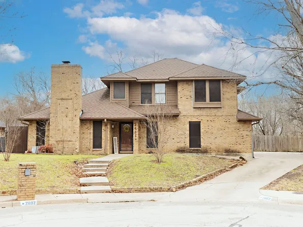 2802 N Creekwood Dr, Grapevine, TX 76051