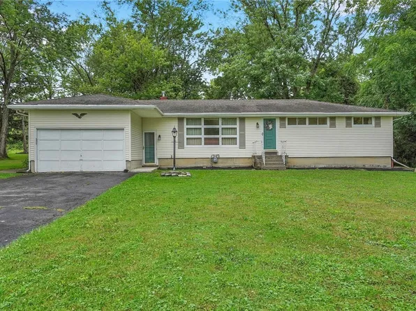 90 May Dr, Elma, NY 14059