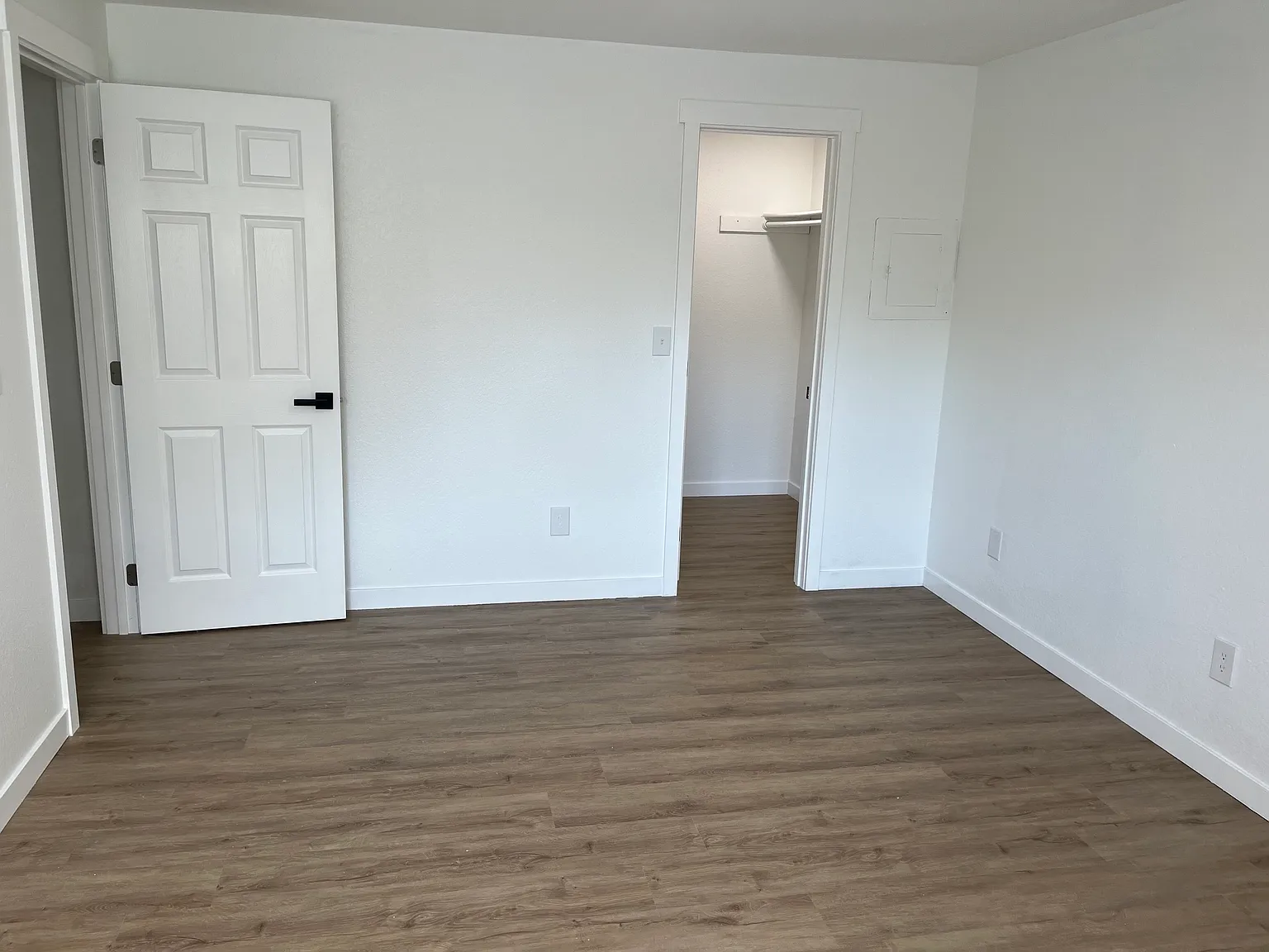 2 bed, 900 sqft, $2,200 — Photo 3