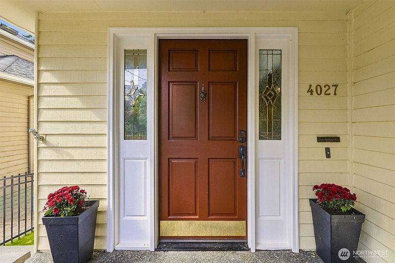 2nd image of 4027 35th Avenue W