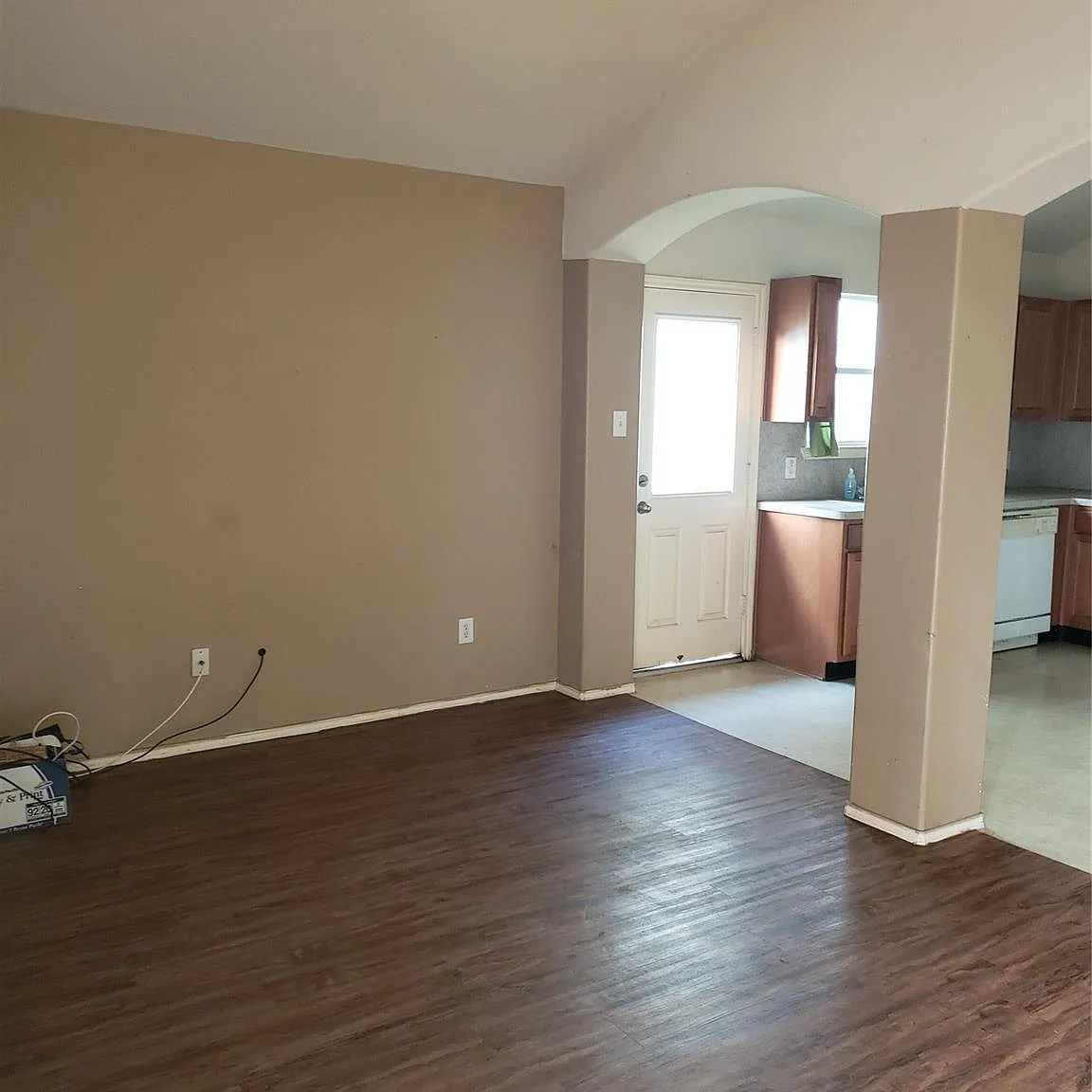 3 bed, 1.0 bath, 1056 sqft, $1,500 — Photo 3
