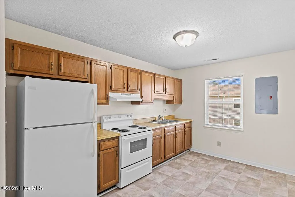 Building Photo - 2318 Indian Dr #B5
