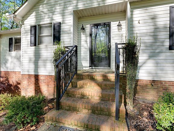 2nd image of 118 Taylor Ct #16
