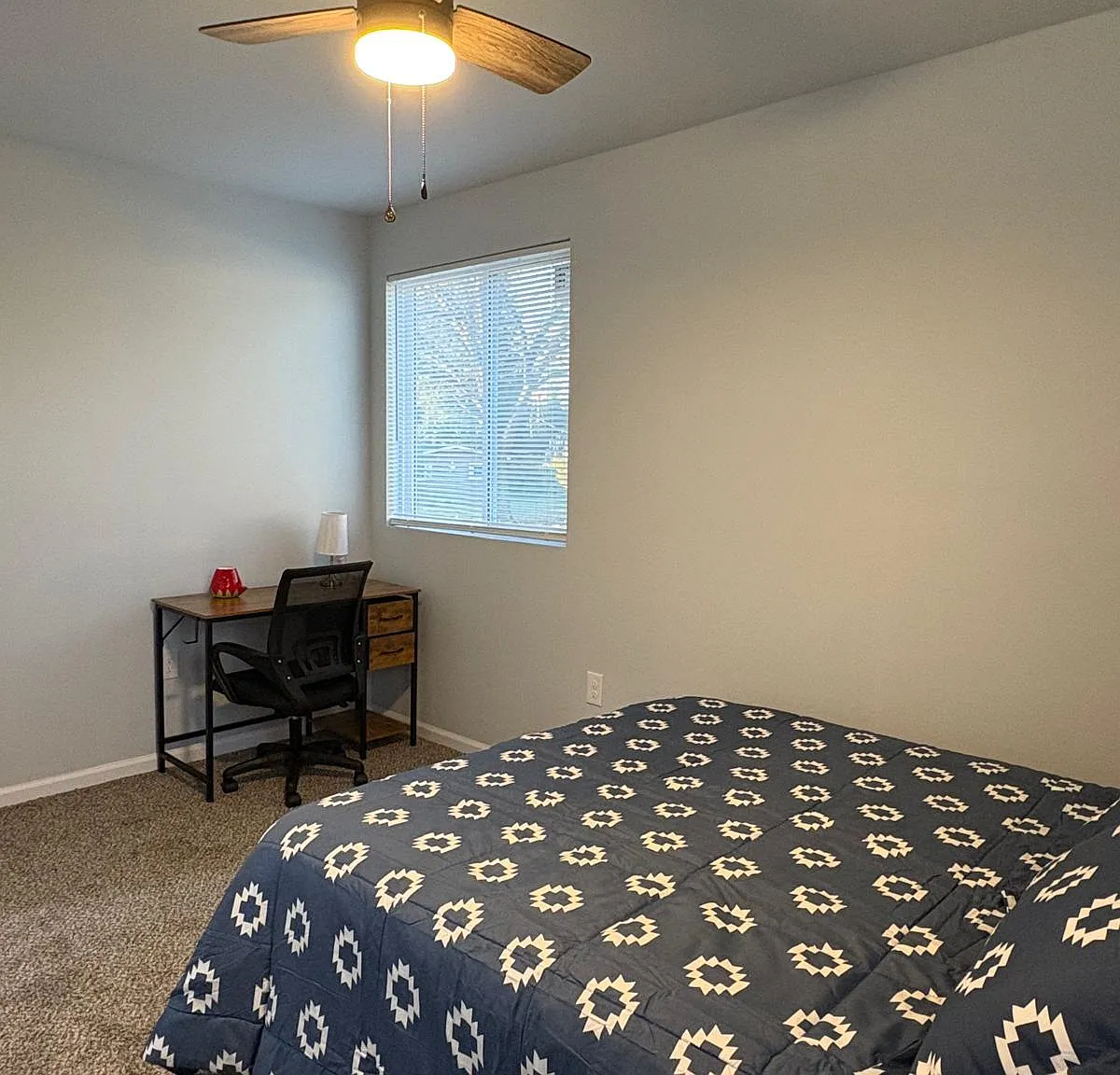 4 bed, 3.0 bath, 1880 sqft, $866 — Photo 1