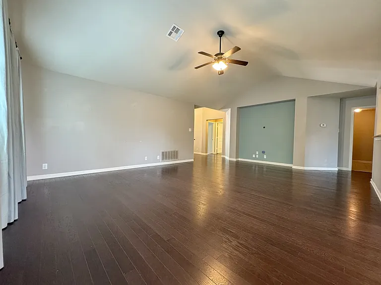 1804 Laminar Creek Rd — Photo 3