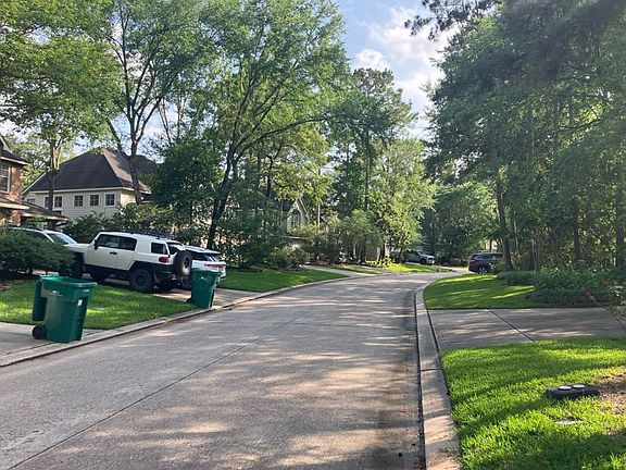 Exterior Neighborhood (street photo)