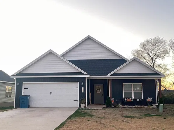 215 Miles Ave, Gentry, AR 72734
