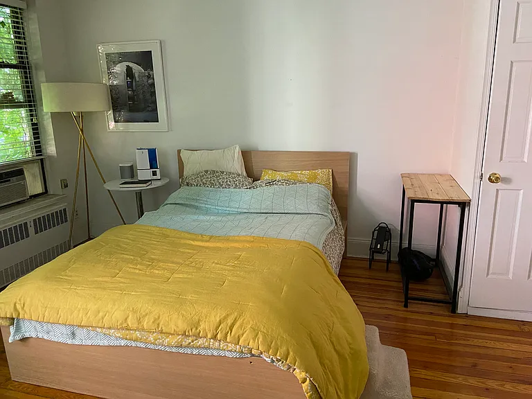 569 7th St #3 — Photo 3