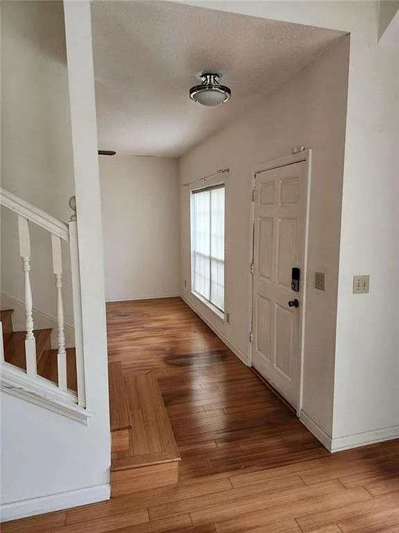 4 bed, 2.5 bath, 1850 sqft, $2,600 — Photo 2