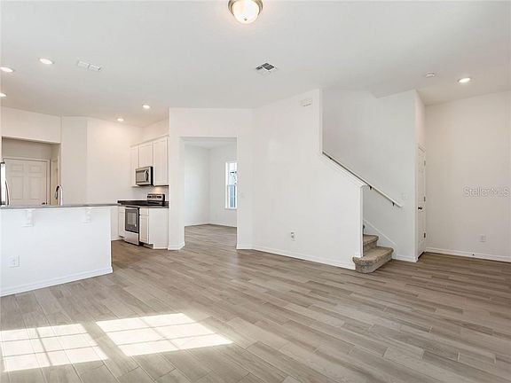 5th image of 2922 Meleto Blvd