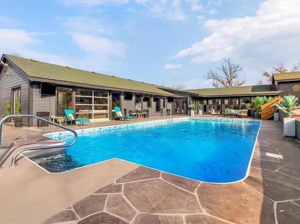 6540 James A Reed Rd, Kansas City, MO 64133