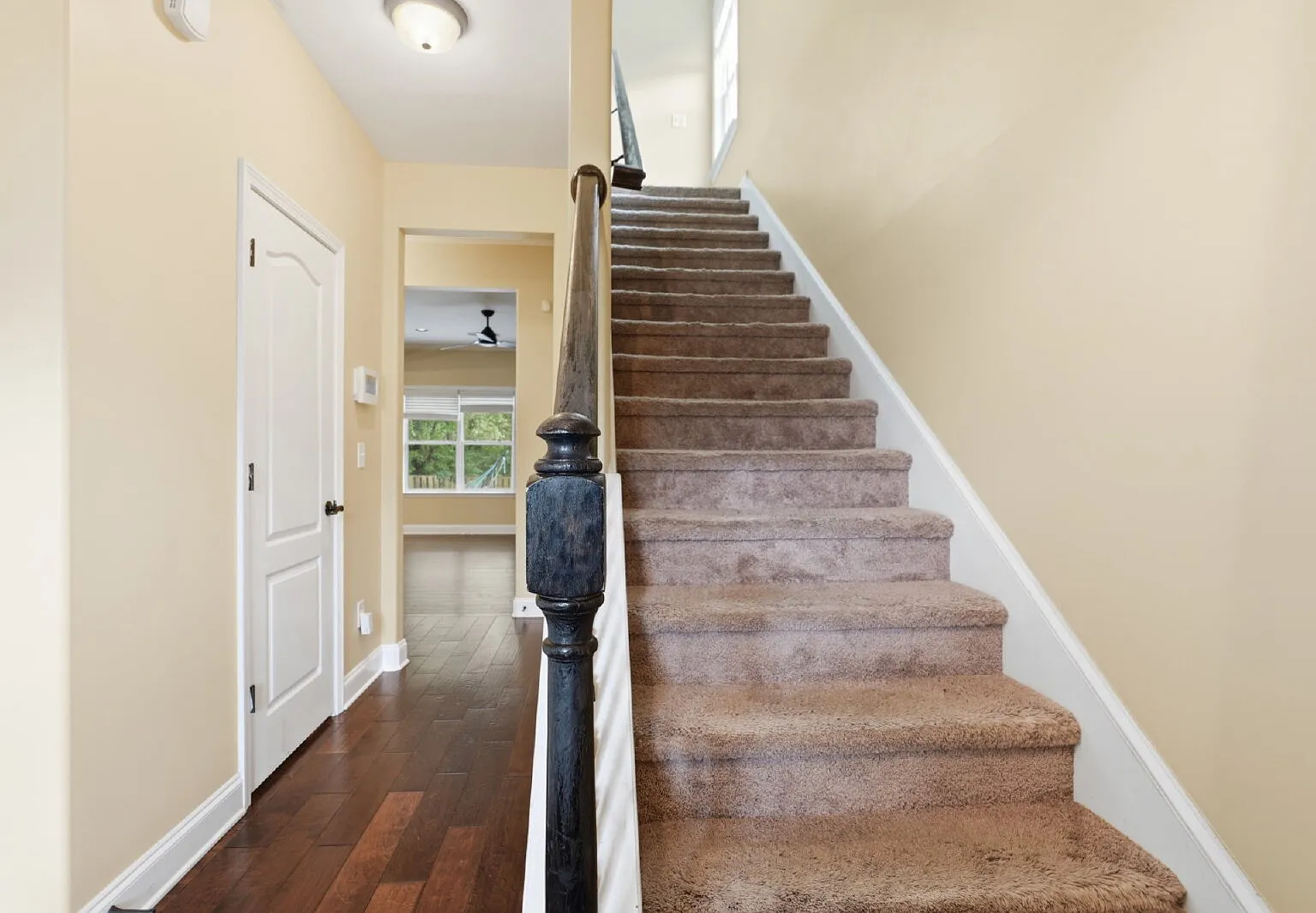 3 bed, 3.0 bath, 1926 sqft, $2,195 — Photo 2