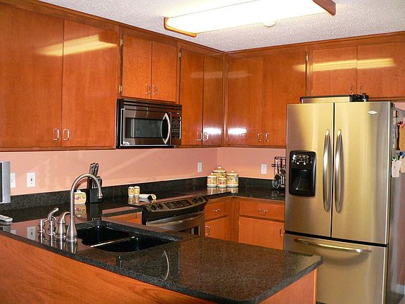 Newer Granite Counter Tops and Stainless Appliances