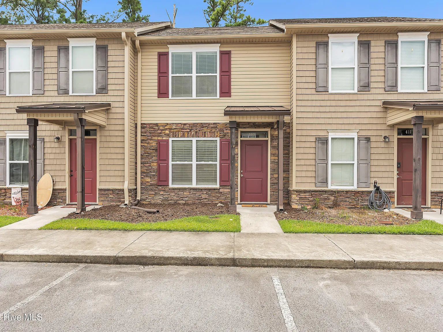 2 bed, 1.5 bath, 960 sqft, $1,350 — Photo 1