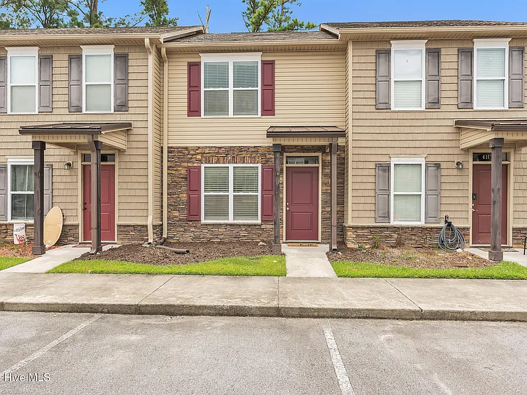 409 Sullivan Loop Rd — Photo 1