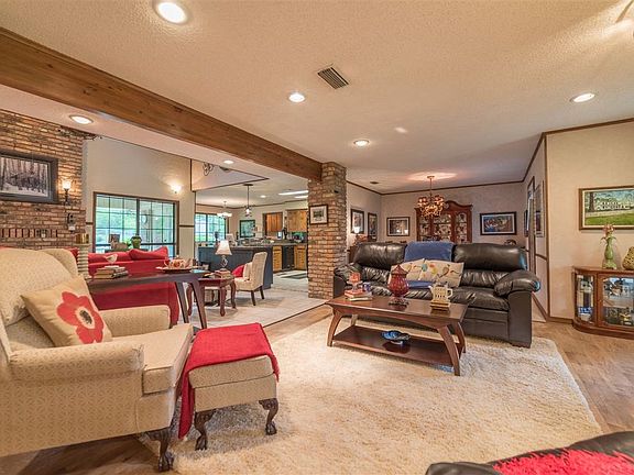 4th image of 195 Briarwood Trce
