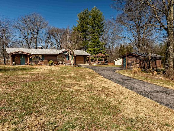 2nd image of 121 Whippoorwill Ln