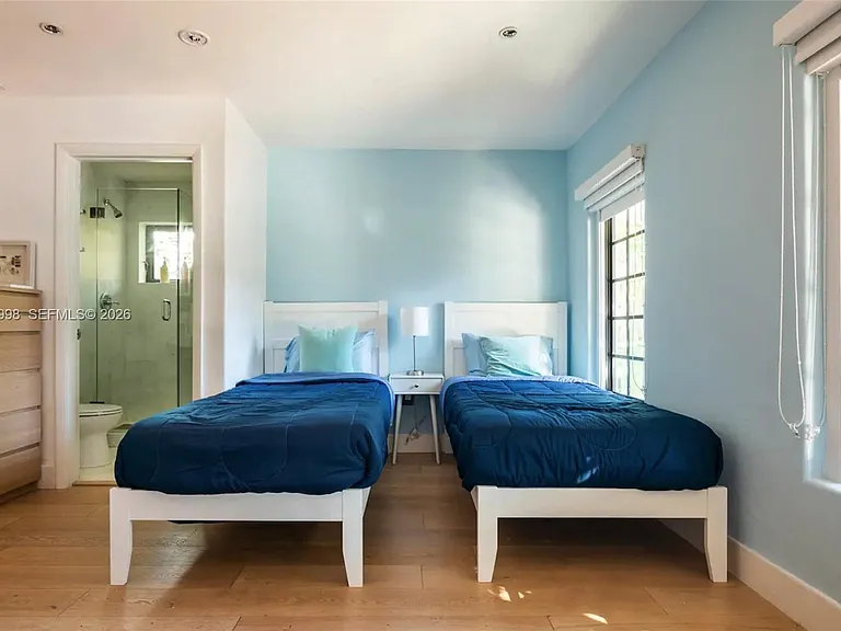 524 Oleander Dr — Photo 21