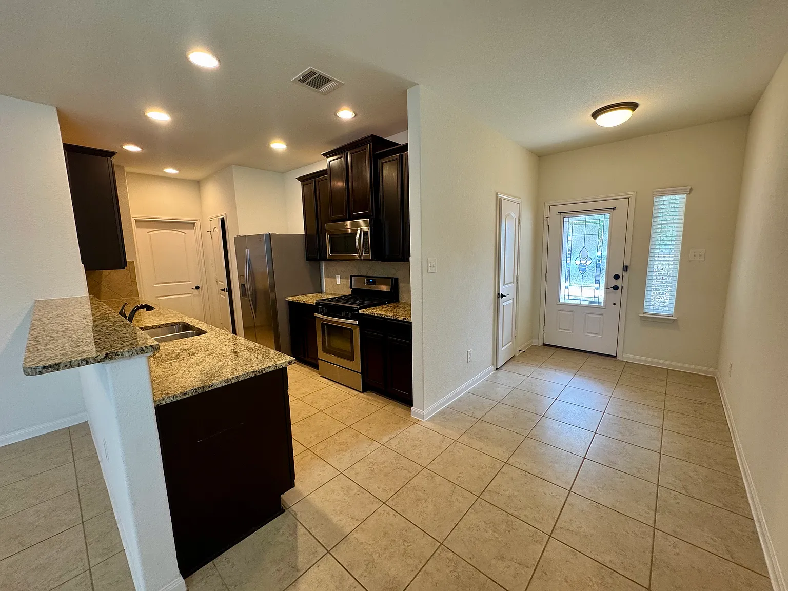 3 bed, 1623 sqft, $1,700 — Photo 2